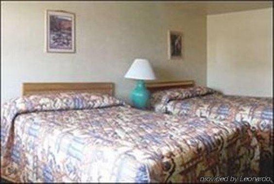 Economy Inn Reedsport Room photo