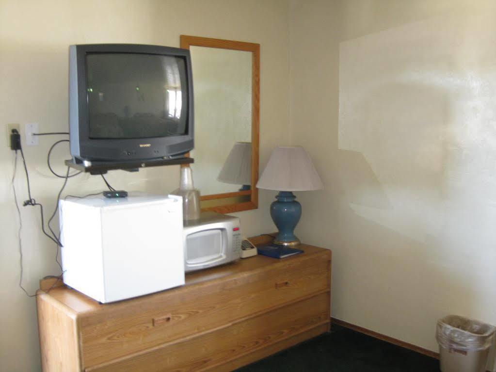 Economy Inn Reedsport Exterior photo