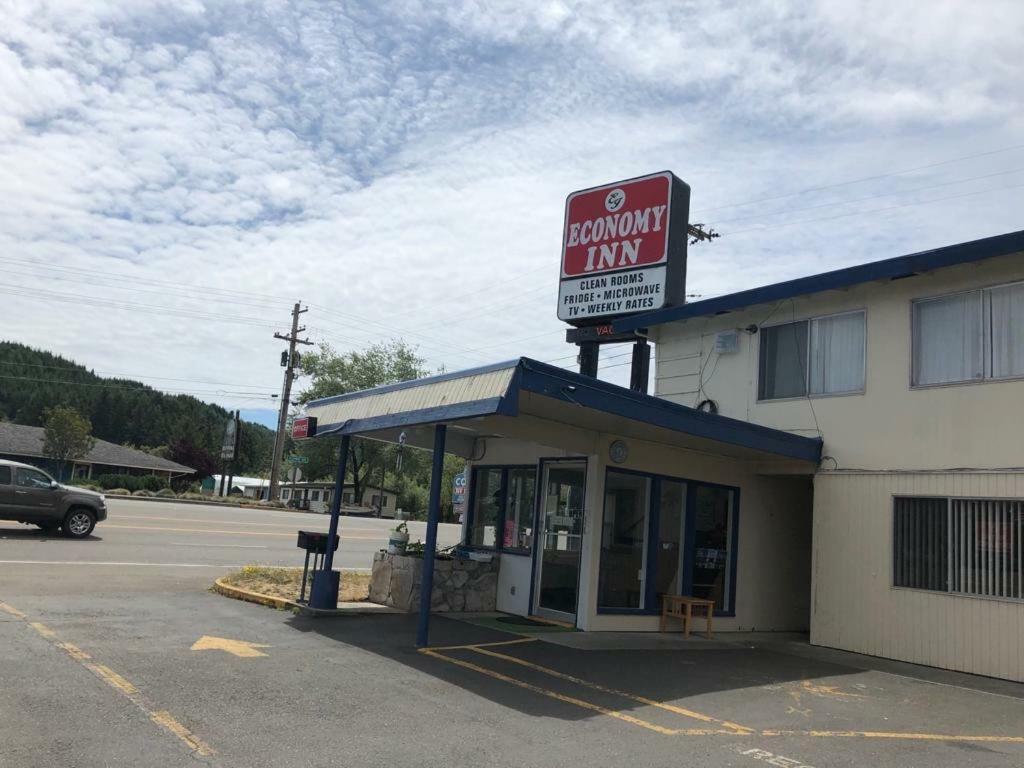 Economy Inn Reedsport Exterior photo