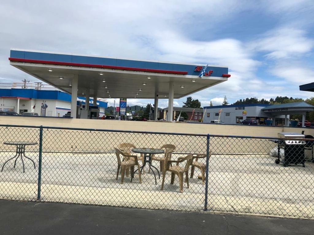 Economy Inn Reedsport Exterior photo